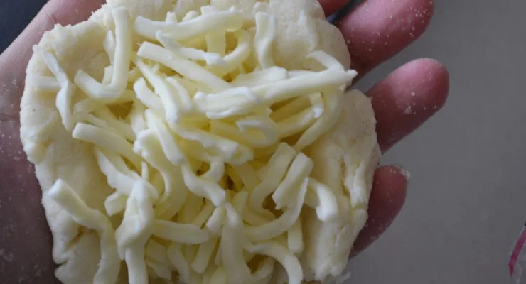 DSC_0022 Forming the Arepa with Cheese.