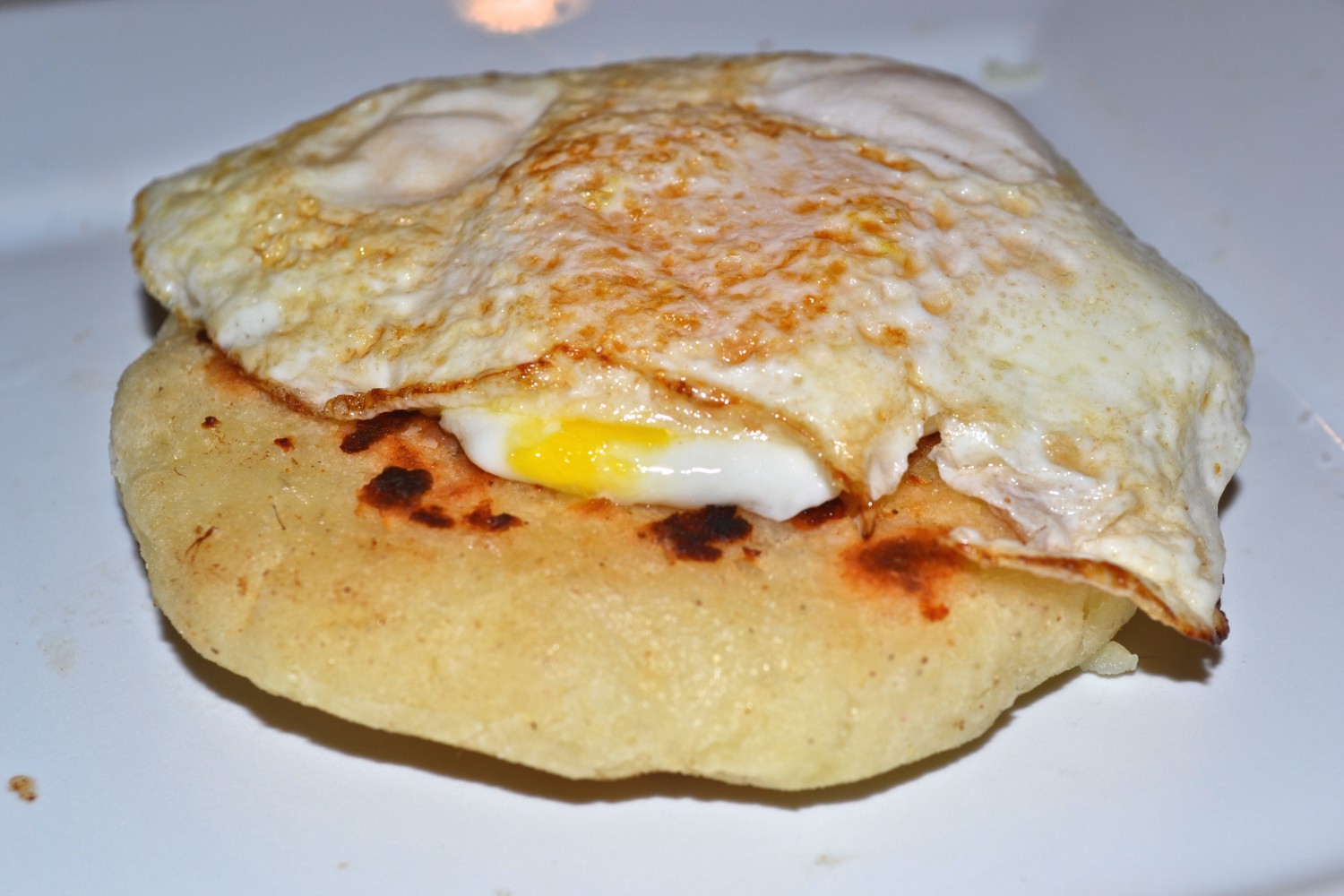 Arepa_con_huevo_caliente - ArepasDelGringo