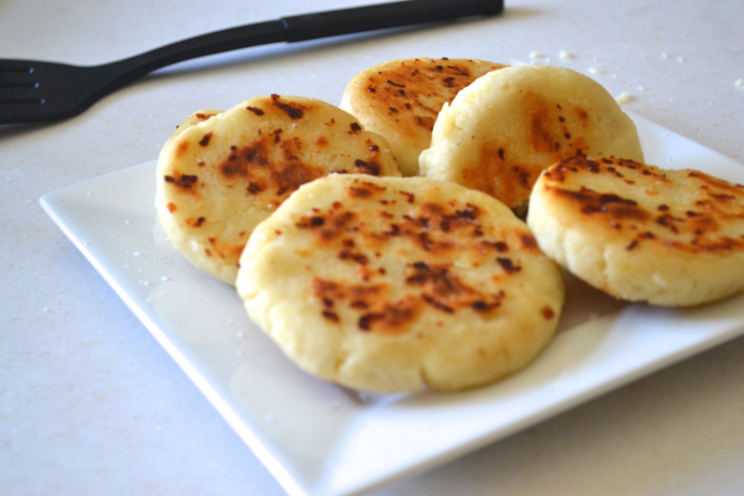 make arepas