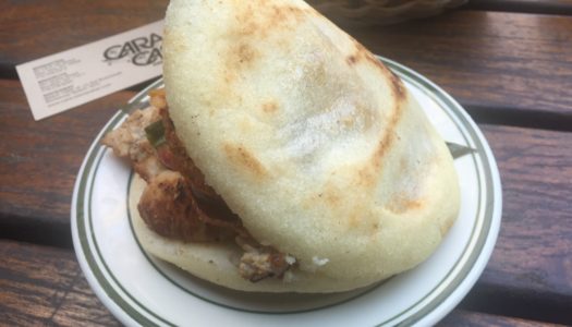 What are the Differences Between Arepas and Pupusas