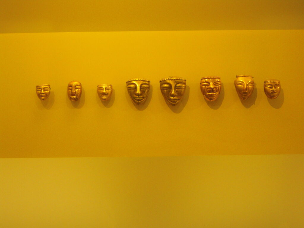 Museo de Oro Gold Figures